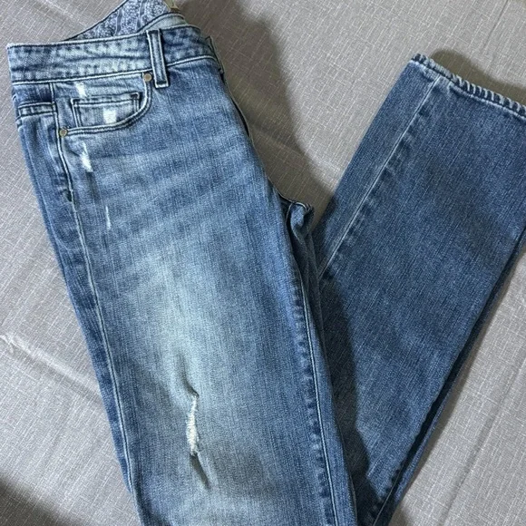 PAIGE Jeans Women’s Size 27 x 32 Distressed Medium Wash Denim - Picture 6 of 9